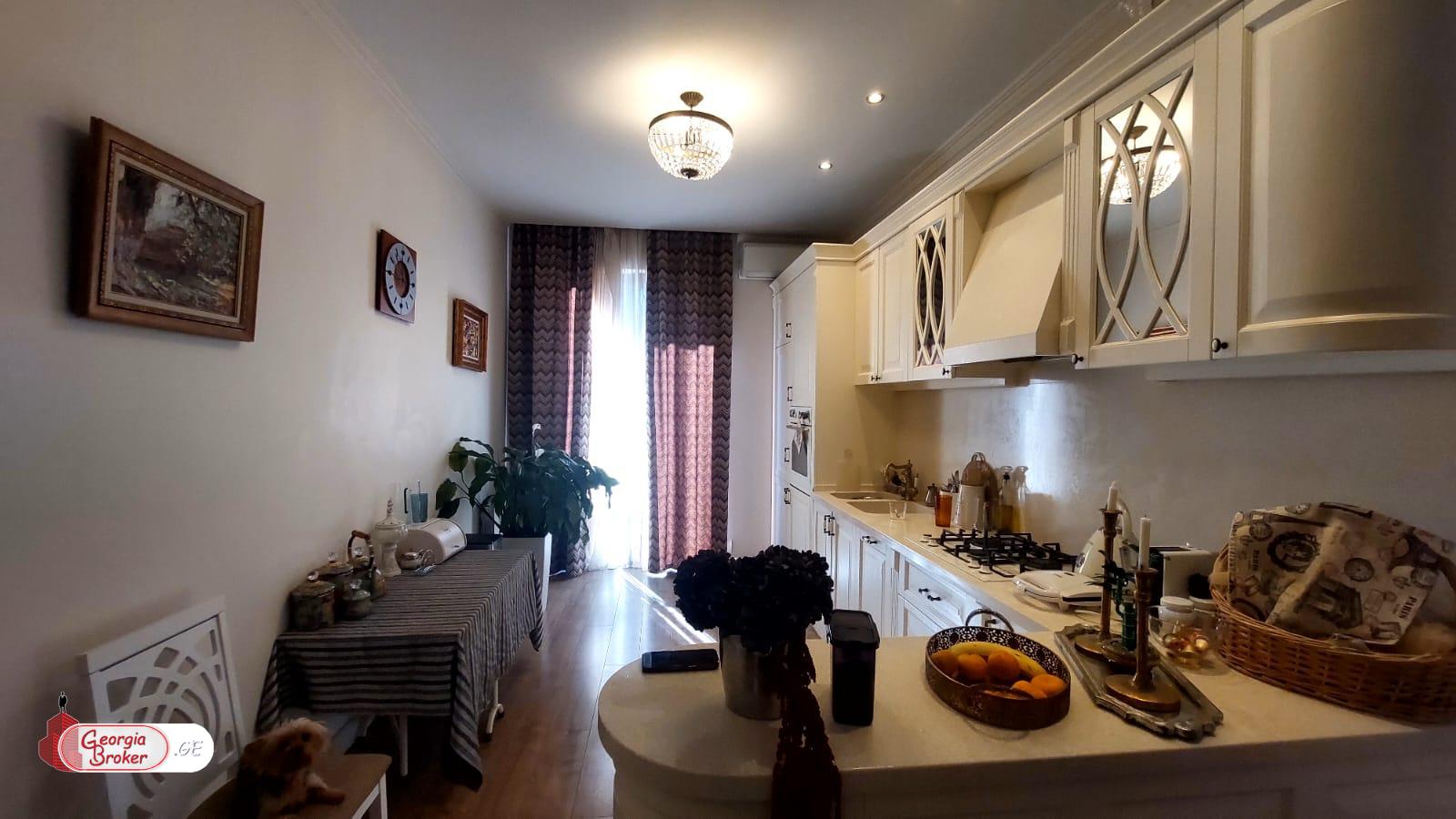 იყიდება ახალი გარემონტებული 3 ოთახიანი ბინა ვაკეში